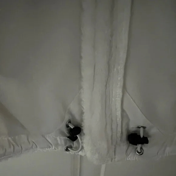 The North Face White Plush Fleece Jacket-
Size L - Picture 9 of 9